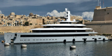 Approda al Grand Harbour “Moonrise” di proprietà del “papà” di WhatsApp