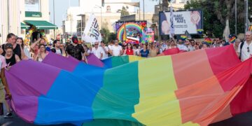 Gozo Pride: un arcobaleno di persone in marcia per le strade di Victoria