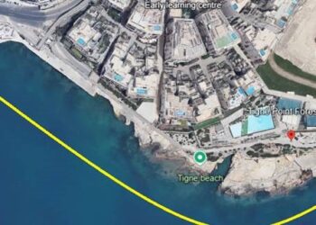 Chiazza di petrolio in mare, scatta il divieto di balneazione nei pressi della Pet Friendly Beach di Tigné Point