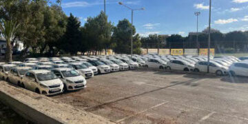 Parcheggio trasformato in deposito per le auto Sicily by Car: Comune di Santa Lucija organizza protesta collettiva