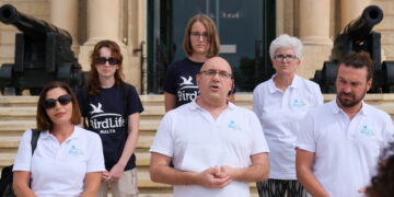 BirdLife Malta chiede la sospensione immediata della stagione di cattura dei fringuelli: «Abela sfida le leggi UE»