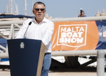 ministro dei Trasporti, Chris Bonett