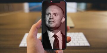 Joseph Muscat telefonino