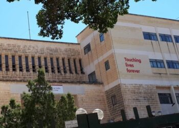 Piccolo incendio al Junior College subito domato dai vigili del fuoco