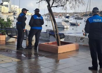 Macabro ritrovamento lungo le coste di Sliema: recuperato cadavere all’interno di una valigia