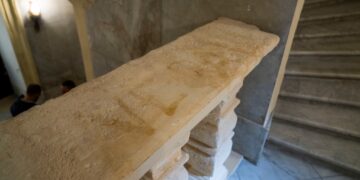 Vandalo in azione al Palazzo del Gran Maestro: arrestato
