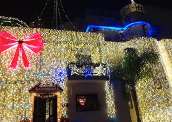 È a Mosta la casa più illuminata del Paese, decorata con 57.900 luci di Natale