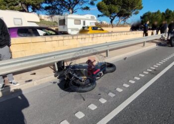 Schianto tra tre moto e un’auto a Naxxar: centauro in gravi condizioni