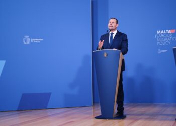 Lavoratori extracomunitari, governo fa ordine: lanciata nuova politica che promette stop agli abusi