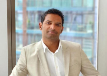 Steward copre d’oro Ram Tumuluri: 10,5 milioni di euro per il “silenzio”, ma poi lo accusa di frode