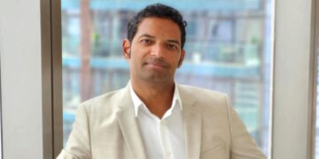 Steward copre d’oro Ram Tumuluri: 10,5 milioni di euro per il “silenzio”, ma poi lo accusa di frode