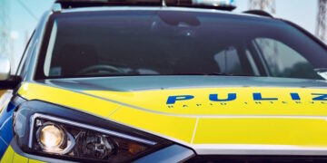 polizia police volante macchina