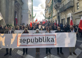 Riforma delle inchieste, monta la protesta della folla: «Attacco alla democrazia»