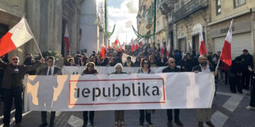 Riforma delle inchieste, monta la protesta della folla: «Attacco alla democrazia»