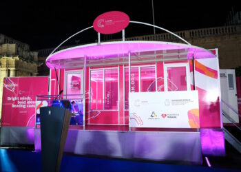 Inaugurata l’unità mobile per promuovere ricerca e prevenzione contro il cancro