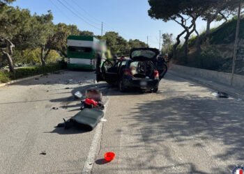 Incidente tra bus a due piani e auto a Gozo: sei persone trasportate in ospedale