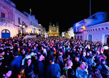 Un popolo in cammino nel nome della solidarietà: 10.000 partecipanti alla marcia del Venerdì Santo di Puttinu Cares
