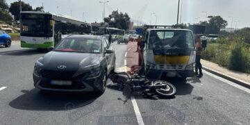 Schianto tra tre veicoli a Marsa; centauro gravemente ferito