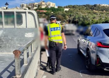 Controlli a tappeto sui mezzi pesanti: ispezionati oltre 370 bus e camion