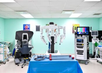 Oltre 100 interventi con chirurgia robotica in un anno al Mater Dei: obiettivo 300 entro il 2026