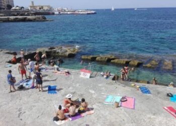 Sliema divieto di balneazione spiaggia mare turisti