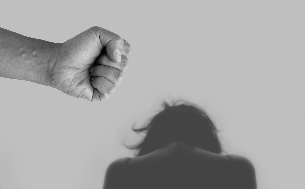 Violenza domestica, in un anno 184 vittime hanno ricevuto il dispositivo antiaggressione