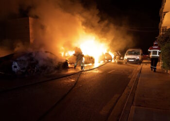 Sette auto in fiamme nella notte a Marsascala: indaga la magistratura