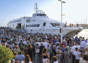 Bagno di folla al Porto Turistico di Marina di Ragusa per l’inaugurazione ufficiale del catamarano Ragusa Xpress