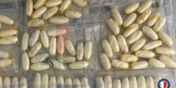 Da Bruxelles a Malta con 100 ovuli di cocaina purissima nello stomaco: arrestato in aeroporto