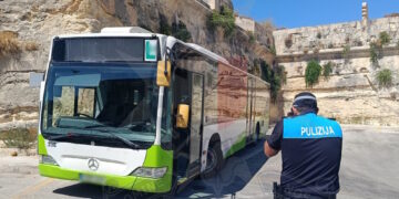 Floriana, tragedia al Park & Ride: uomo muore schiacciato da un autobus “impazzito”