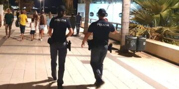 Bimbo maltese si perde tra la folla a Marina di Ragusa: ritrovato dopo mezz’ora di ricerche