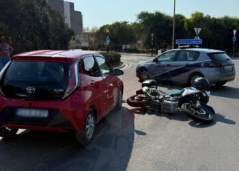 Auto travolge moto sulla Coast Road, al volante una donna con tasso alcolemico sei volte oltre il limite