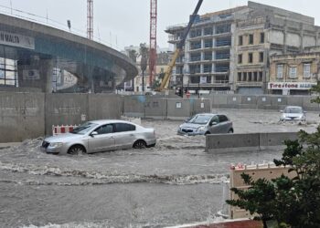 Temporali improvvisi mettono in ginocchio Msida: strade allagate e traffico in tilt