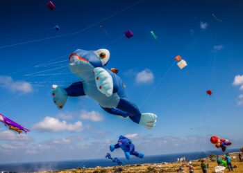 Due giorni con il naso all’insù: a Gozo torna l’International Kite and Wind Festival