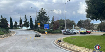 Perde il controllo della moto e cade rovinosamente sull’asfalto: 83enne gravemente ferito