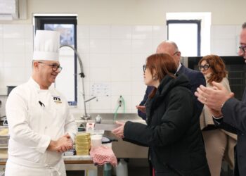 Un treno di cioccolato lungo 52 metri: Malta e Italia unite verso il record mondiale