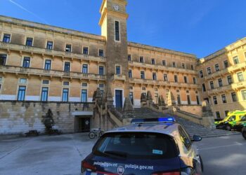 Studente accoltellato a scuola a Pembroke: fermato un compagno di 14 anni