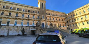 Studente accoltellato a scuola a Pembroke: fermato un compagno di 14 anni