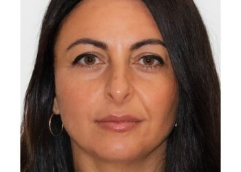 Donna ricercata per indagine in corso: l’appello della polizia