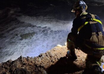 Travolta da un’onda a Cirkewwa, si cerca ancora la tredicenne polacca