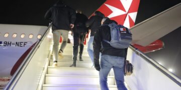 Immigrazione irregolare, polizia porta a termine altri due rimpatri “forzati”