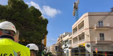 Qormi, vento forte destabilizza una gru: residenti evacuati