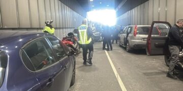 Carambola nel tunnel di Santa Lucija: ferito gravemente un motociclista