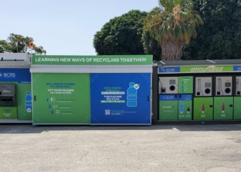 Bottiglie e lattine insieme: così cambiano le Jumbo reverse vending machines