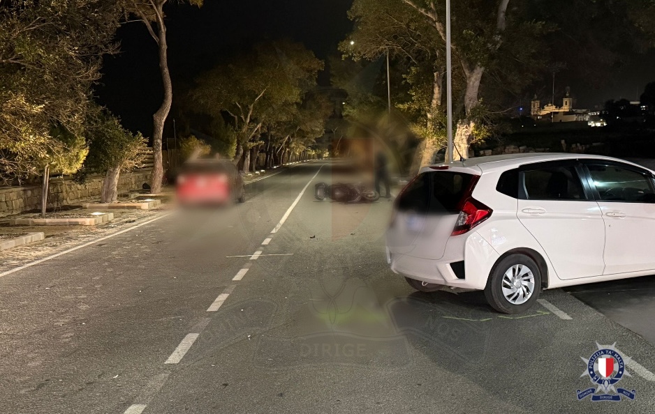 Schianto tra tre veicoli a Zejtun, ferito un motociclista