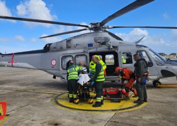 Emergenza a bordo di una nave, evacuazione medica a nord del Paese