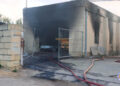 Fiamme in un capannone industriale a Xewkija, intervento dei soccorsi
