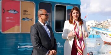 Un food truck per rilanciare il pesce locale: parte la campagna sulla sostenibilità