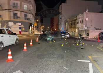 Moto contro auto a Santa Venera, 35enne finisce in ospedale