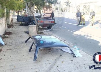 Si schianta con l’auto contro un albero: 87enne in gravi condizioni